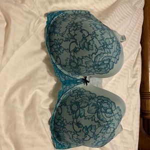 Torrid bra 40f underwire with 5 clasps